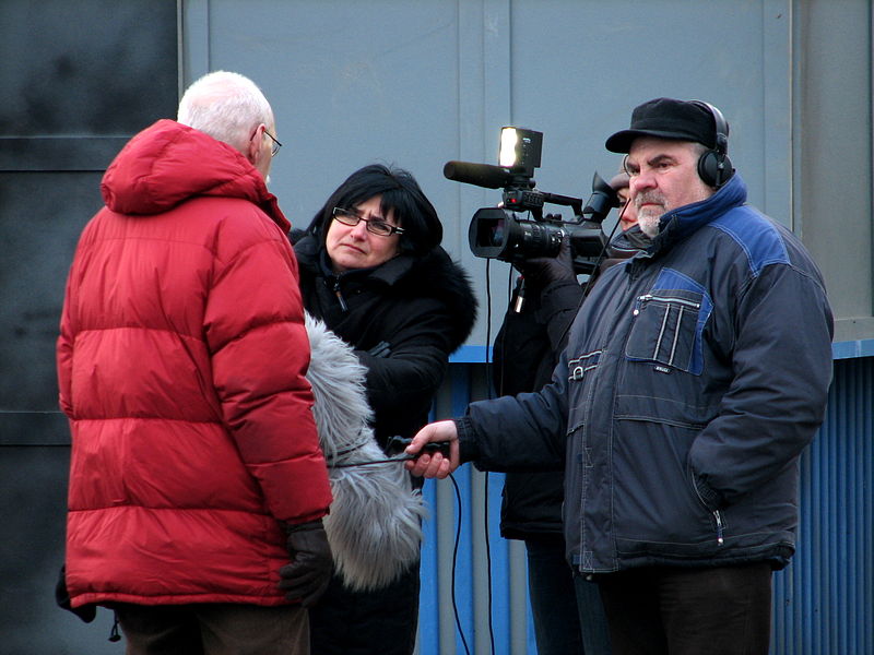 File:Filmmaking of 'Black Thursday' on crossway of ulica Świętojańska and Aleja Józefa Piłsudskiego in Gdynia - 122.jpg