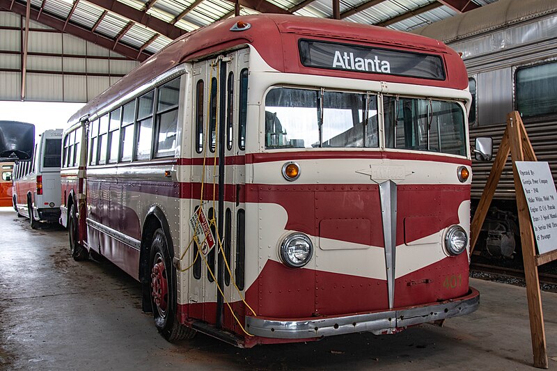 File:Former Georgia Power Co bus 401 at the Southeastern Railway Museum (2022).jpg