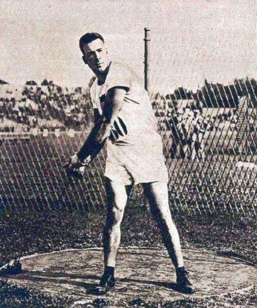 File:Fred Tootell, la champion olympique du lancer du marteau, en 1924.jpg