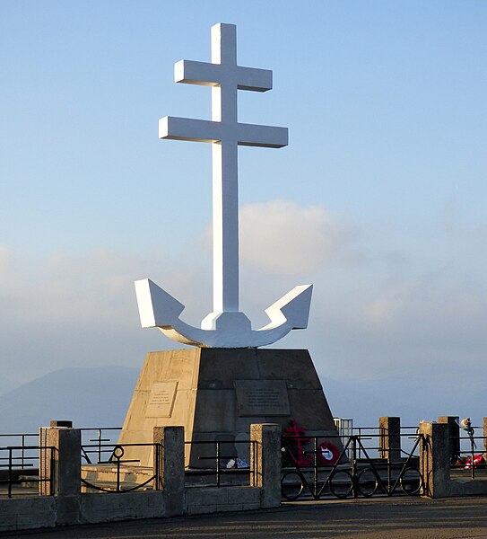 File:Free French memorial on Lyle Hill - geograph.org.uk - 5985136.jpg