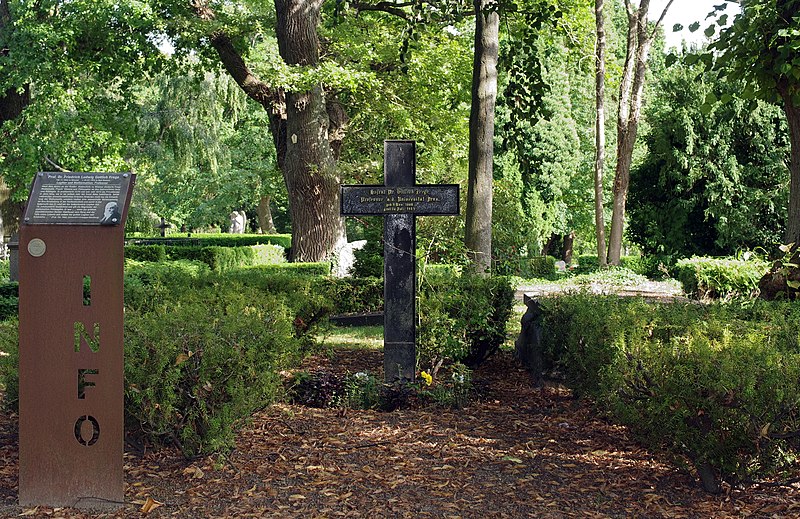 File:Friedhof Wismar - Grab Gottlob Frege - IMGP9923.jpg