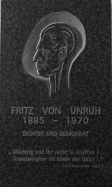 File:Fritz von Unruh.JPG