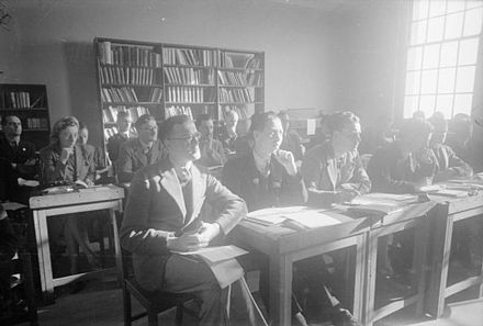 Art students from Goldsmiths College at University College Nottingham in 1944