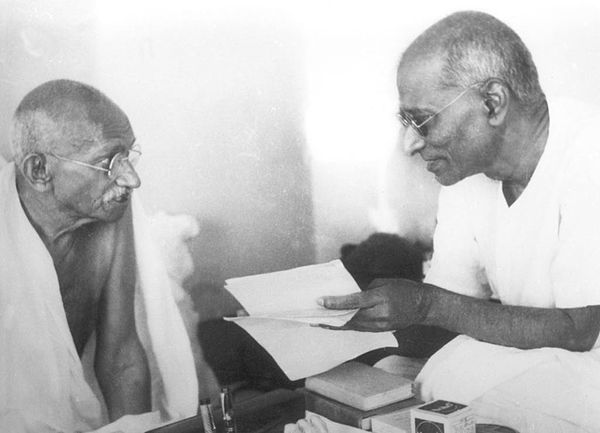 Chakravarti with Mahatma Gandhi during the Gandhi-Jinnah talks, 1944. Gandhi described Chakravarti as his "keeper of my conscience"