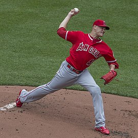 Garrett Richards el 17 de mayo de 2015.jpg