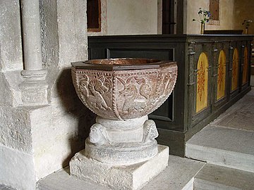Dopfuntsfoten är från 1100-talet, cuppan från 1300-talet.