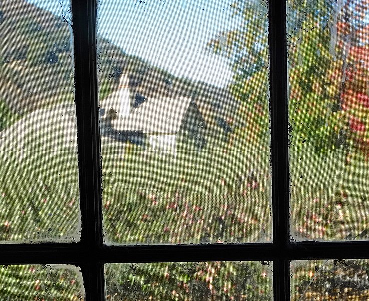 File:Grandma's Window, Oak Glen, CA 11-8-14 (15147899904).jpg