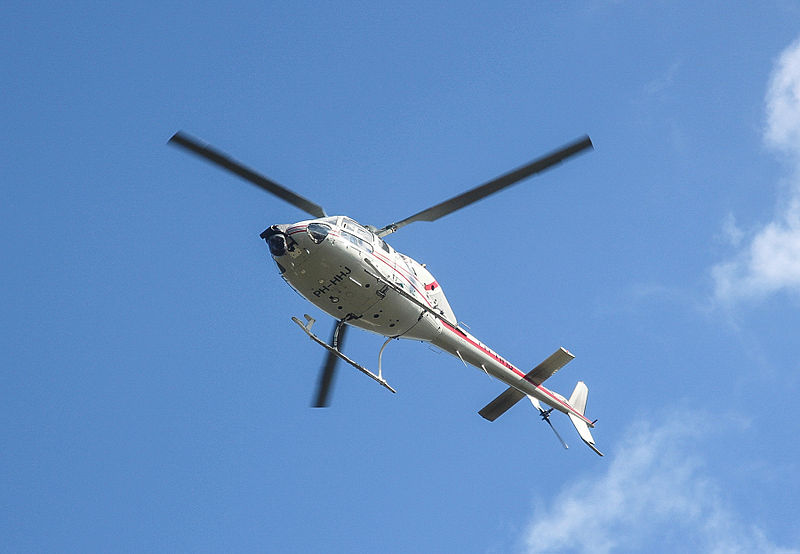 File:Grote helicopter met camera Holland.jpg