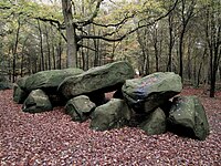 Stone grave, burial chamber without enclosure