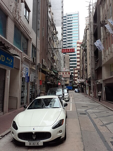 File:HK SW 上環 Sheung Wan Mercer Street white car parking near Hillier Street March 2020 SS2.jpg