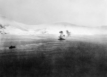 Tập_tin:HMS_Warspite,_Norway_1940.jpg