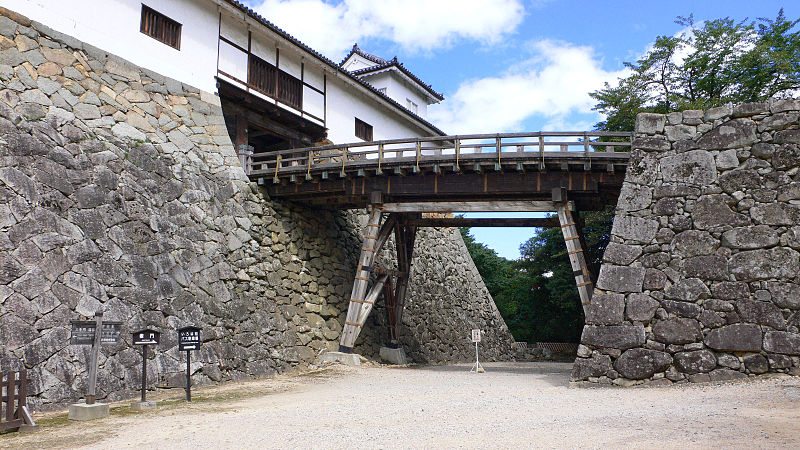 File:Hikone castle03s3200.jpg
