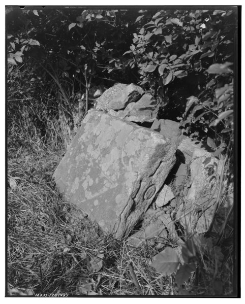 File:Historic American Buildings Survey Frank O. Branzetti, Photographer Aug. 27, 1940 (xx) 37- MILE STONE, LOWER ROAD, NEWBURY LOOKING EAST - Milestones UU, VV, WW, XX, YY and ZZ, HABS MASS,5-NEWB,6-4.tif