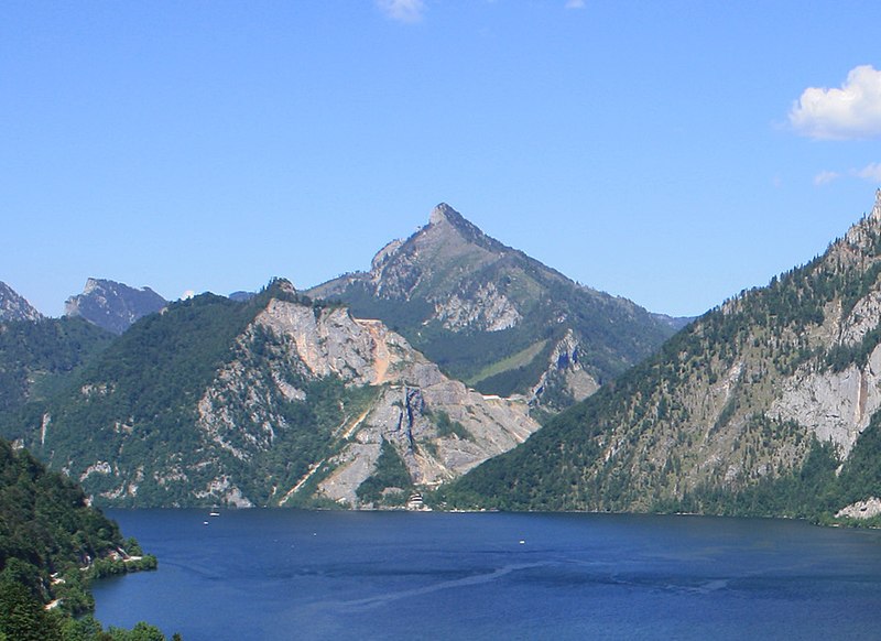 File:Hochkogel from Ebensee am Traunsee.jpg