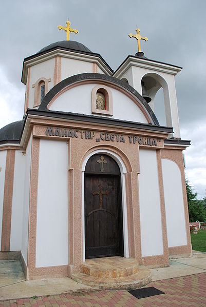File:Holy Trinity Church - Skackovce 1.JPG