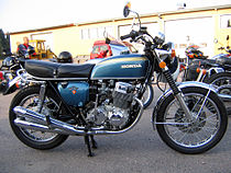 Mijlpaal: De Honda CB 750 werd verkozen tot de "Motor van de Eeuw". Zijn presentatie in 1969 zorgde voor het faillissement van enkele Europese merken.