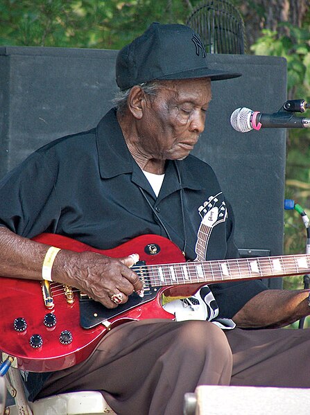 File:Honeyboy Edwards (blues musician) 4.jpg