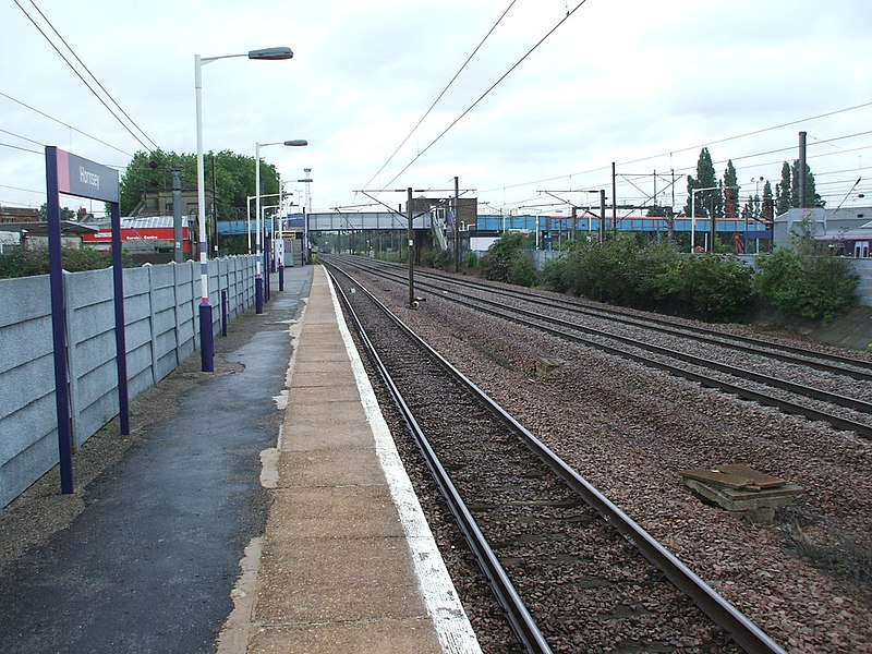 File:Hornsey railway station, Greater London - geograph.org.uk - 3241338.jpg