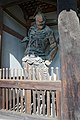 Estátua-guardiã em Horyu-ji