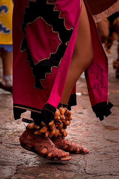 File:Huaraches de danzante.jpg