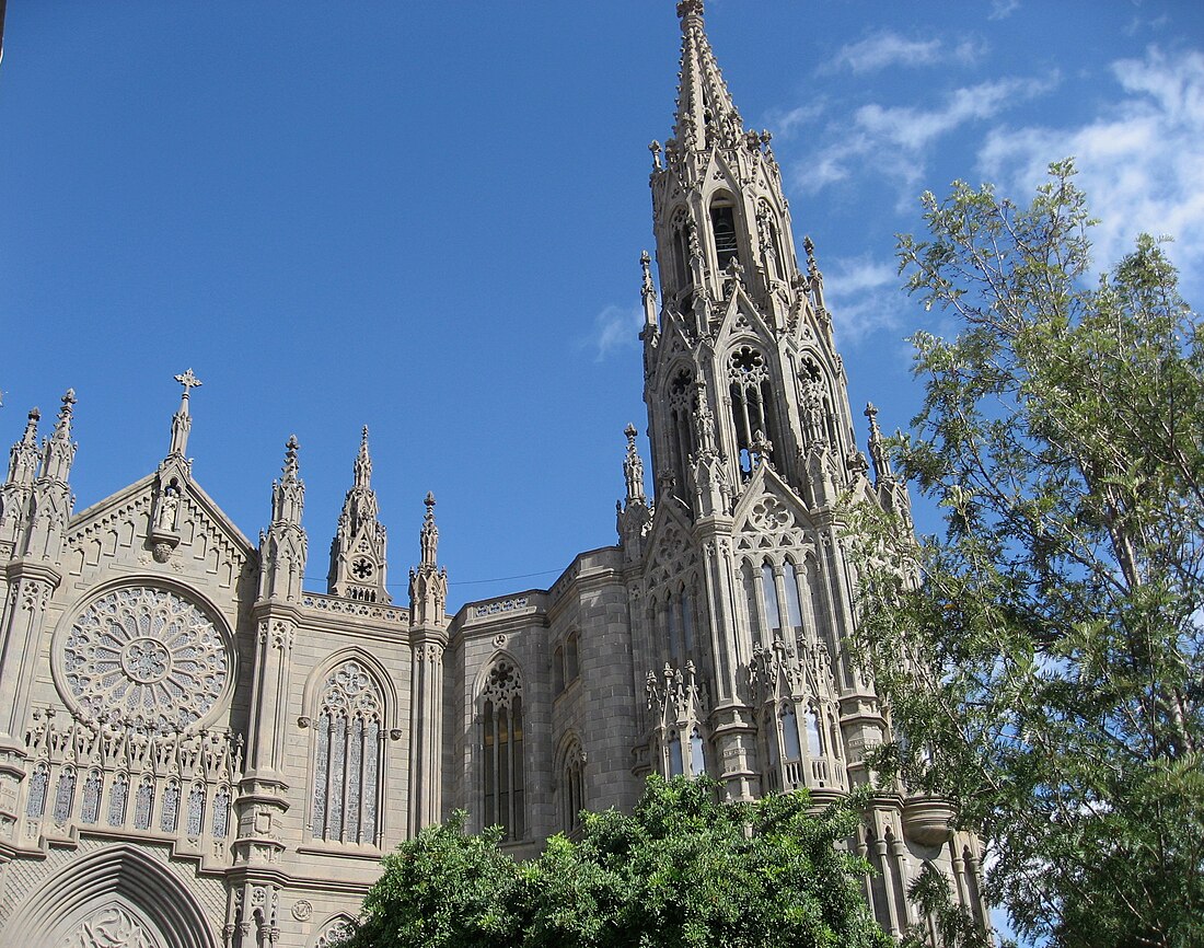 File:Iglesia.de.San.Juan.Bautista.Arucas.JPG