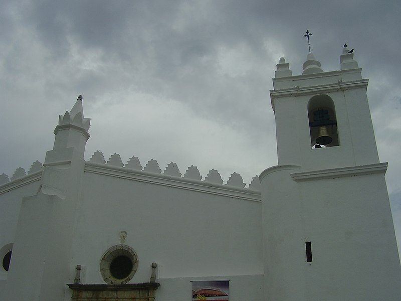 File:Igreja do Castelo de Mértola.jpg