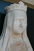 Partie haute de la statue de Jeanne d'Évreux