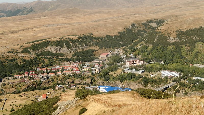 File:Jermuk city, view from hill.jpg