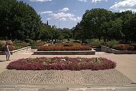 Vue du jardin, depuis la chapelle.