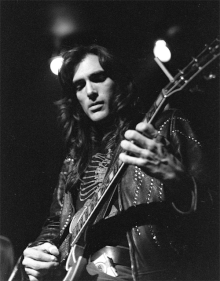 John Cipollina performing at Keystone, 1976 John Cipollina 121976.gif