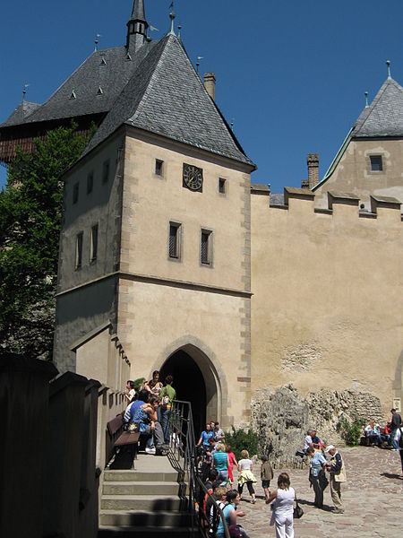 File:Karlštejn, Hodinová věž.JPG