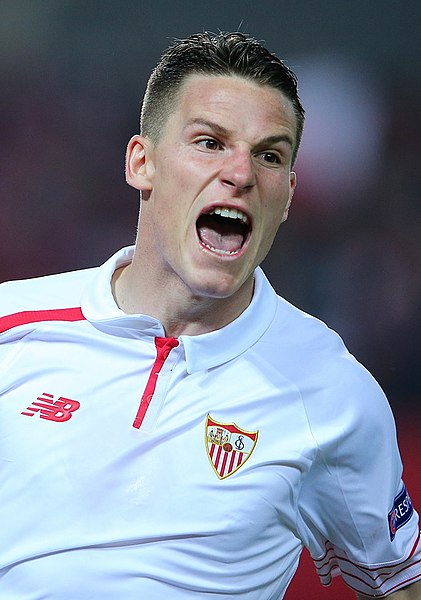 Gameiro playing for Sevilla in 2016