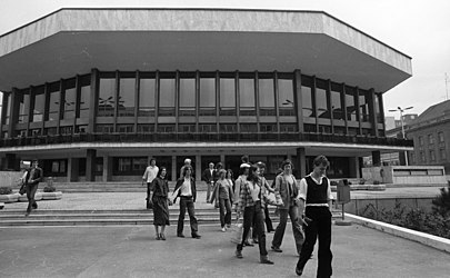 Budova národního divadla v roce 1979, nedlouho po dokončení