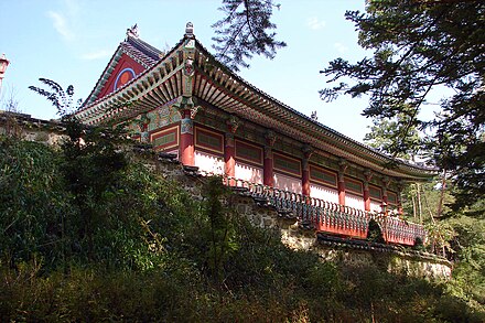 One of the entrance gates at Wolijeongsa