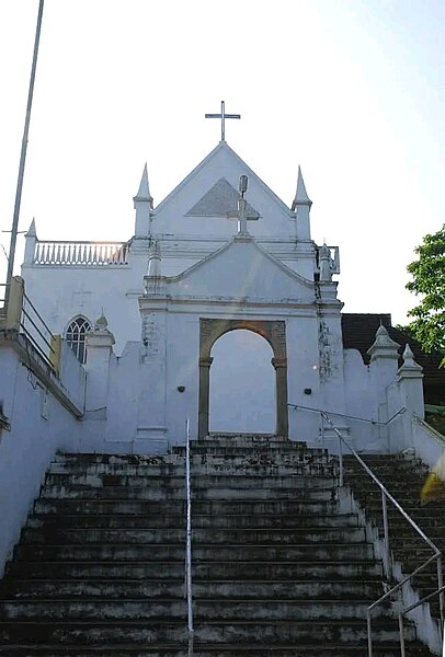 File:Kottayam Great Church front Gate.jpg