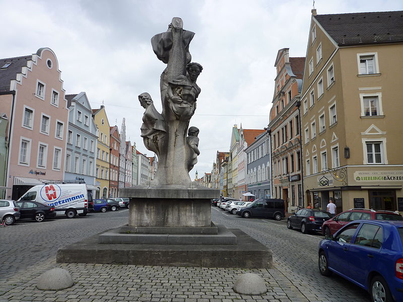 File:Kriegerdenkmal, Neustadt, Landshut.JPG