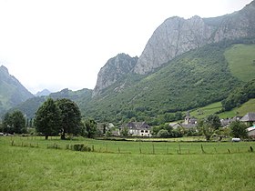 Lées (Lées-Athas, Pyr-Atl, Fr) vue du village.JPG