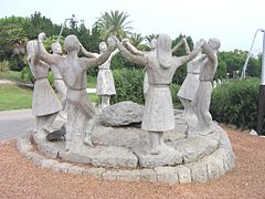 Monumento a la sardana (Montjuic, Barcelona, 1965)