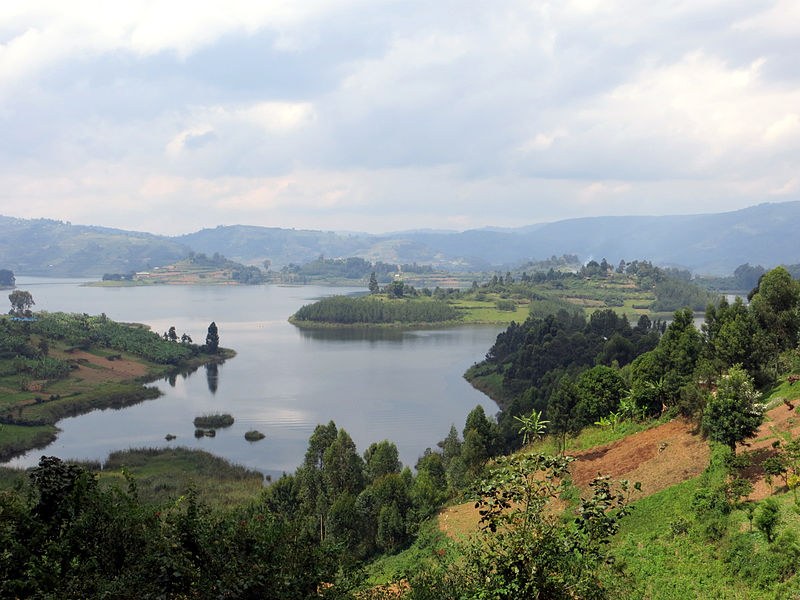 File:Lake Bunyonyi (8146148093).jpg