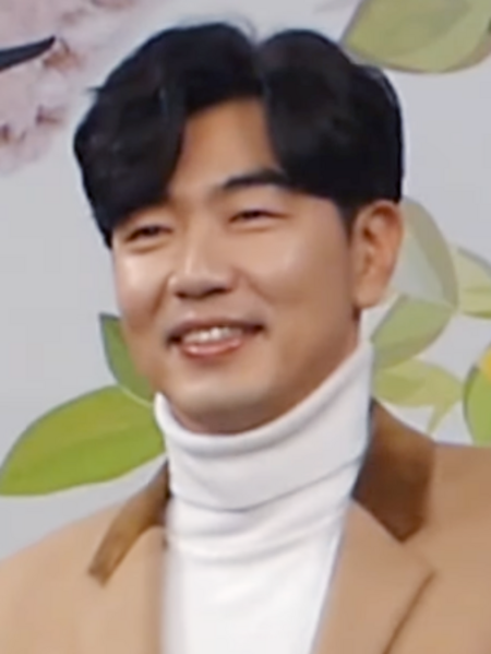 Lee Jong-hyuk in Jan 2019.png