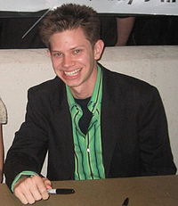 http://upload.wikimedia.org/wikipedia/commons/thumb/a/af/Lee_Norris_cropped.jpg/200px-Lee_Norris_cropped.jpg