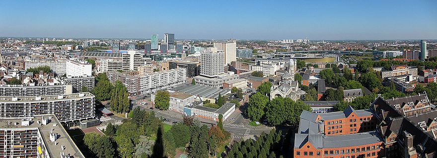 Saint-Sauveur çan kulesinden görülüyor.