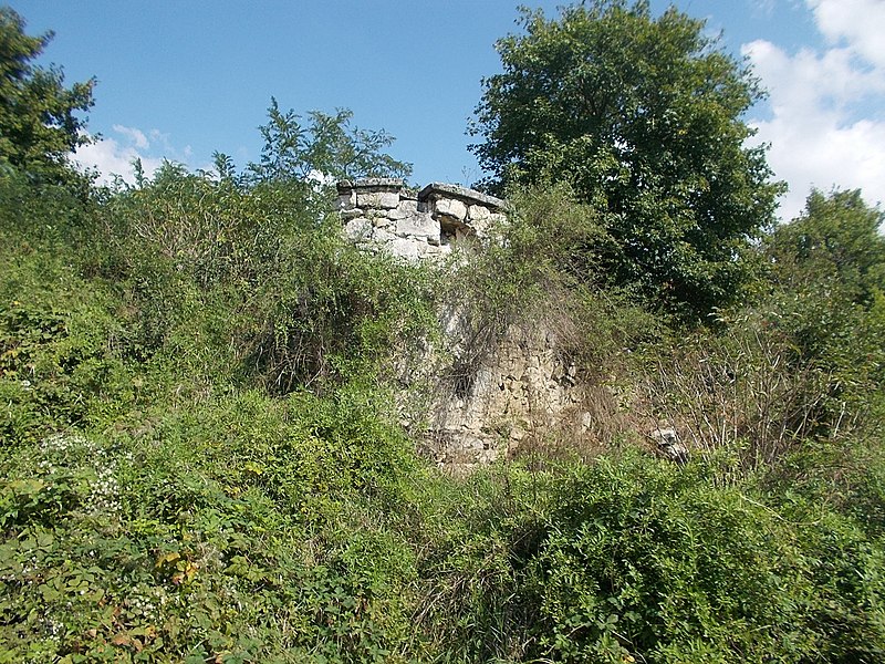 File:Listed Jewish Cemetery wall remains, 2018 Zsámbék.jpg