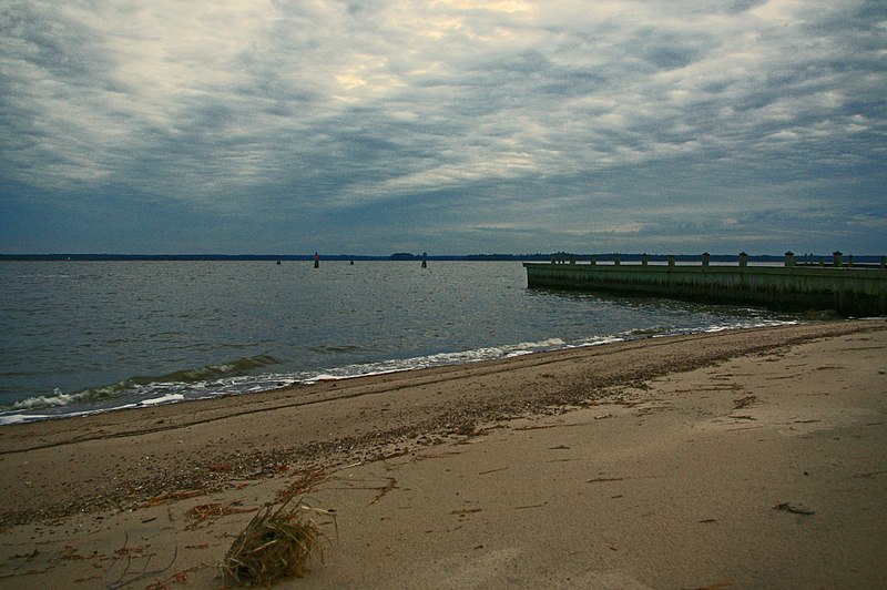 File:Lonely morning at Croaker (6516976187).jpg