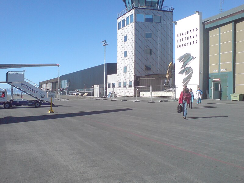File:Longyearbyen airport.JPG