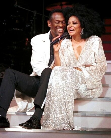 Vandross performing with Diana Ross in New York in July 2000 Luther Vandross and Diana Ross 2000.jpg