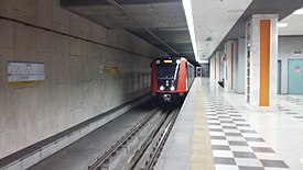 Stazione della metropolitana M3 İstoç e treno della metropolitana