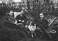 Raymond Duchamp-Villon (rechts) mit seinen Brüdern Marcel Duchamp und Jacques Villon (ca. 1913)