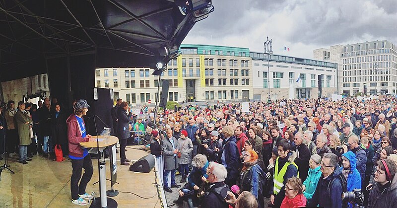 File:March for Science Berlin (34158097086).jpg