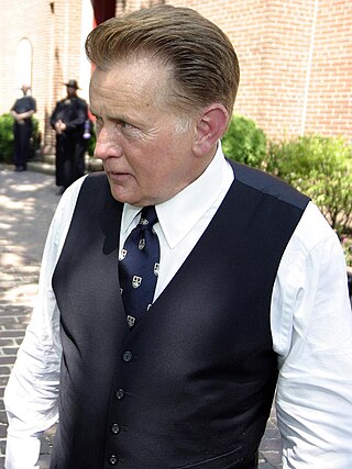 Fortune Salaire Mensuel de Josiah Bartlet Combien gagne t il d argent ? 1 000,00 euros mensuels